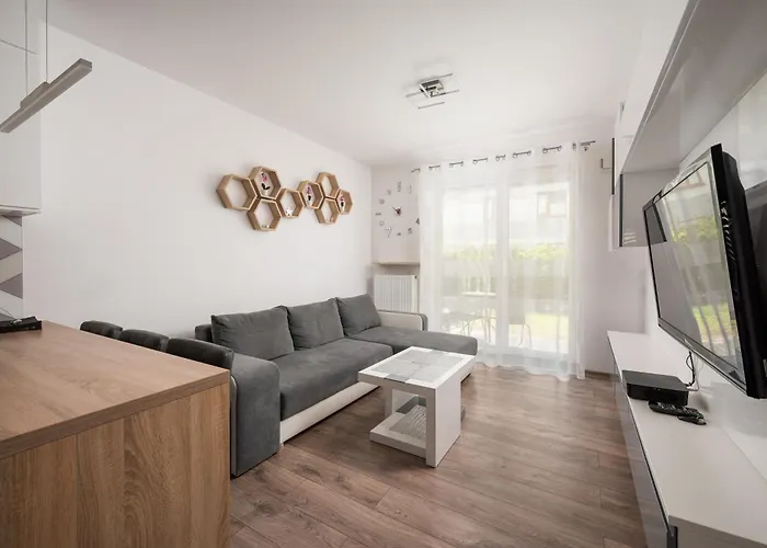 Metro Bemowo Apartment With Garden